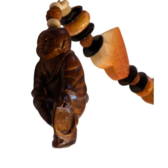 Vintage Apple Sponge Coral Heart Bead Netsuke Man Beating Drum Pendant Necklace - Picture 12 of 14